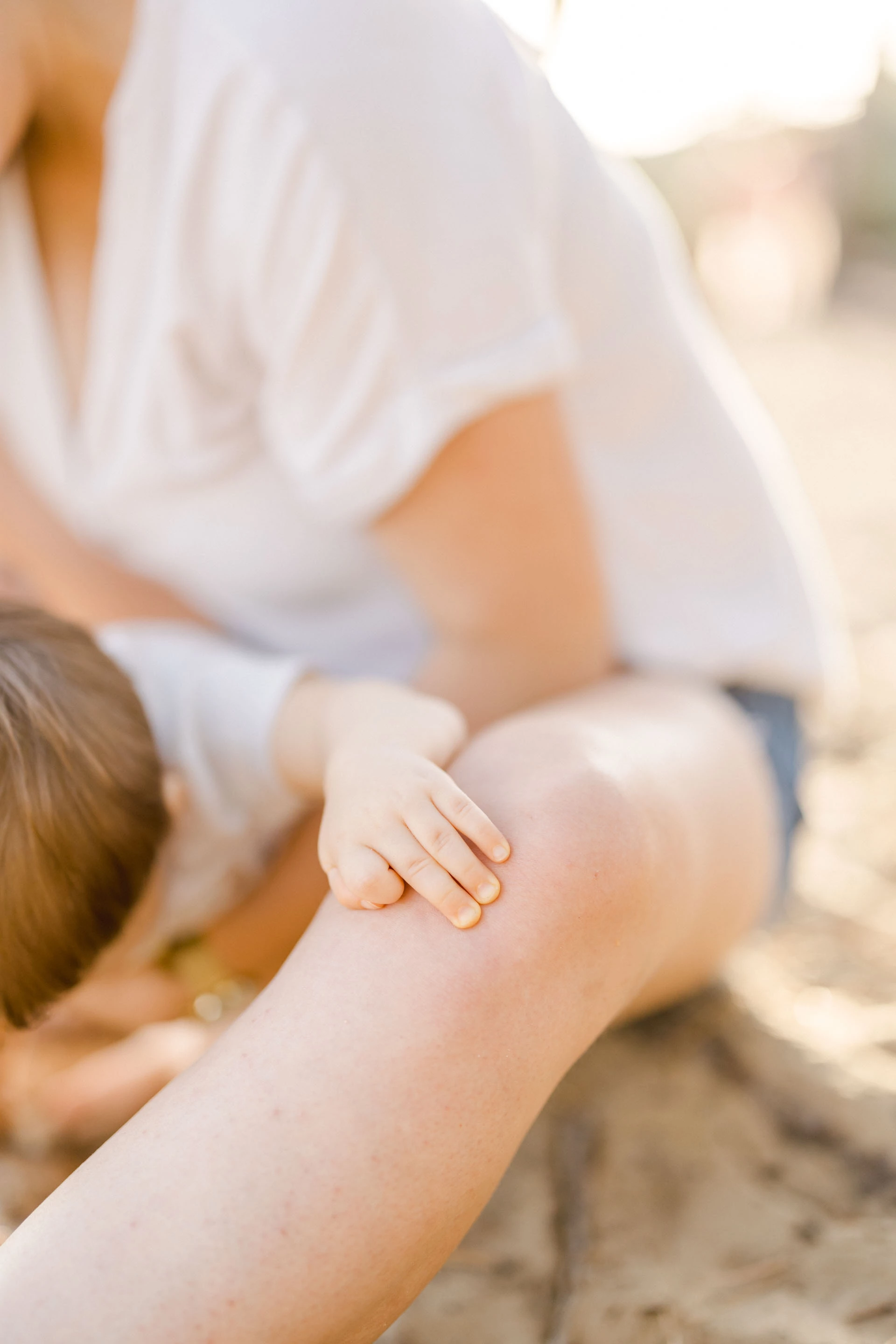 bonheur enfant amour marron gris